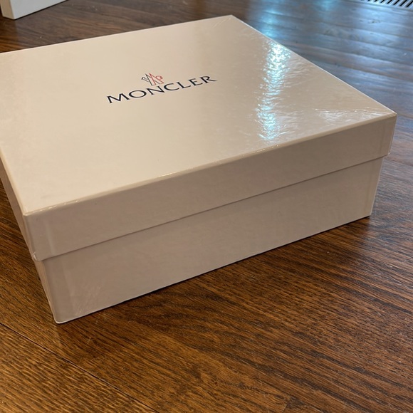Moncler white shoe box - Picture 5 of 13